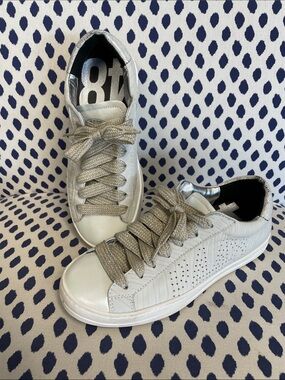P448 White Iridescent Shoes Size 37 ( 6.5 )